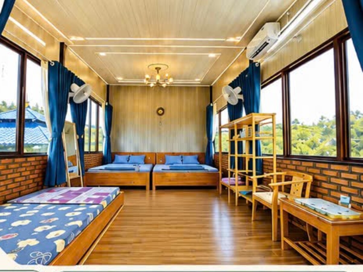 Không gian rộng của phòng Hoa Cúc tại Ven Suối Farmstay